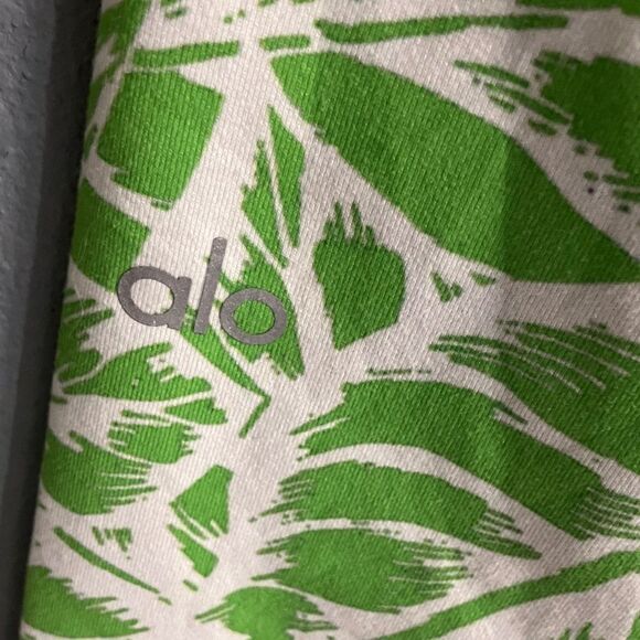 Alo high rise Leaf Print 7/8  Leggings small - Picture 3 of 5